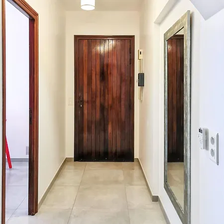 Spacieux A Avec Vue Et Montagne.