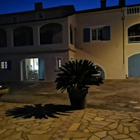 Apartment Spacieux A Avec Vue Et Montagne.