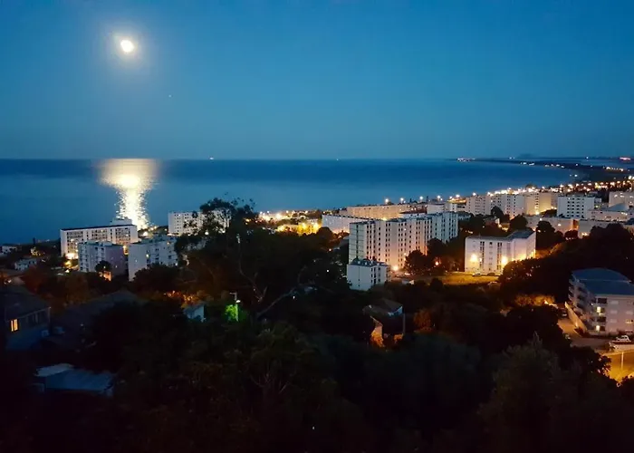 Appartement Spacieux à Avec Vue Et Montagne. Bastia (Corsica)