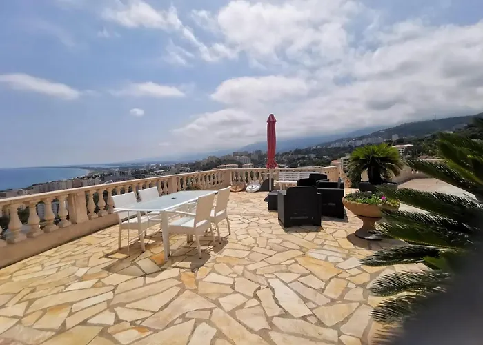 Appartement Spacieux à Avec Vue Et Montagne.